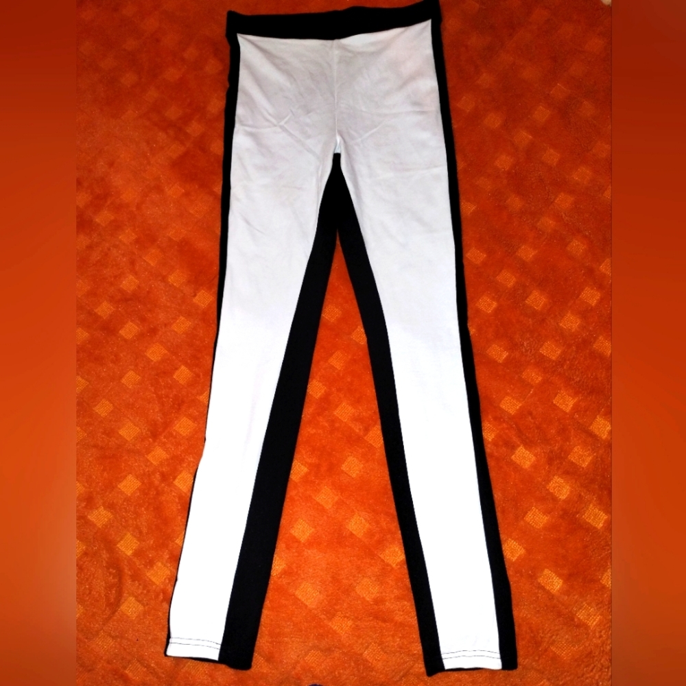 Hue Black/ White Color Block Leggings  Sz M Brand New